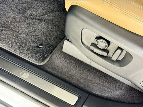 Used 2026 Land Rover Discovery Limited Edition image 18