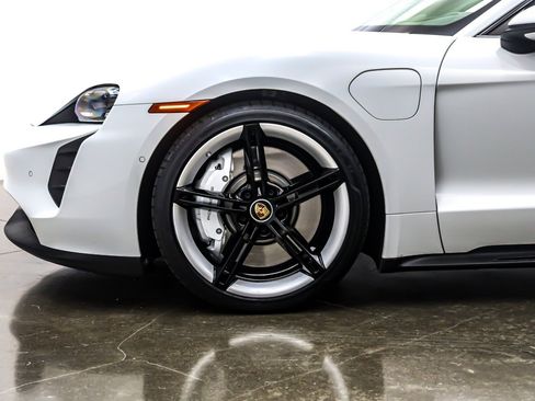 Used 2024 Porsche Taycan GTS image 10