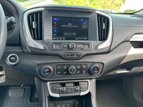 Used 2022 GMC Terrain SLE w/ Driver Convenience Package FWD image 9