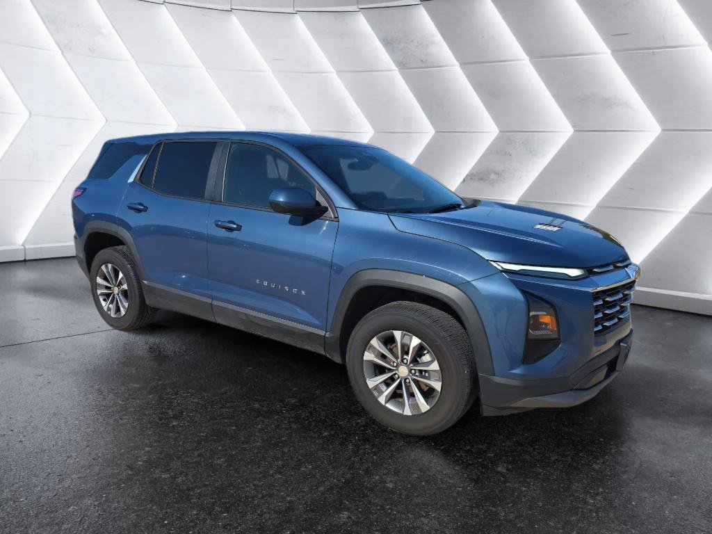 Used 2025 Chevrolet Equinox LT FWD image 3