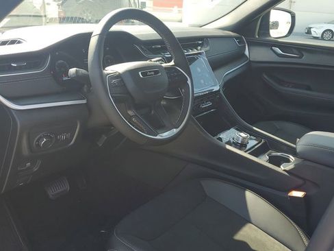 New 2025 Jeep Grand Cherokee Altitude image 21