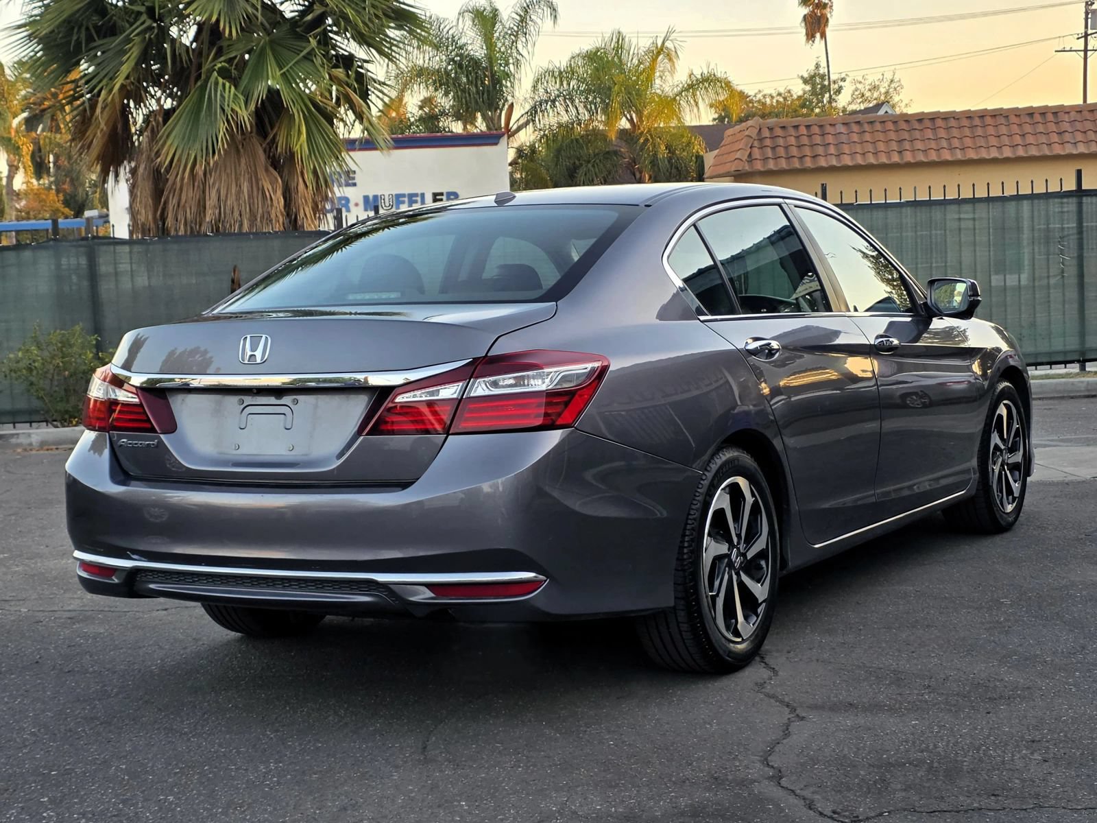Used 2017 Honda Accord EX-L image 3