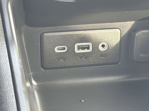 Used 2024 GMC Terrain SLE image 40