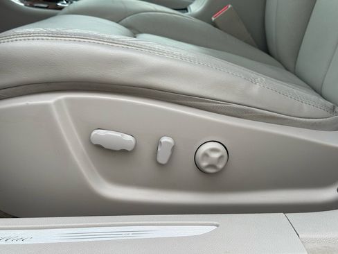 Used 2006 Cadillac DTS image 70