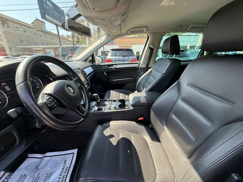 Used 2012 Volkswagen Touareg Sport AWD/4WD image 22