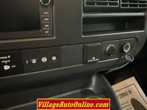 Used 2018 Chevrolet Express 2500 w/ Driver Convenience Package RWD image 19