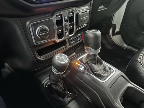 Used 2021 Jeep Wrangler Unlimited Sahara image 29