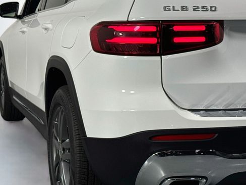 New 2026 Mercedes-Benz GLB 250 image 14