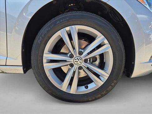 Used 2019 Volkswagen Jetta SEL w/ Cold Weather Package FWD image 22