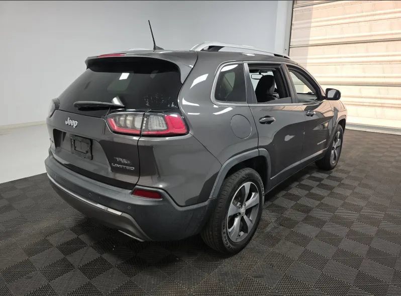 Used 2019 Jeep Cherokee Limited AWD/4WD image 2