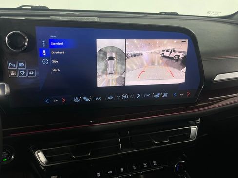 Used 2024 Chevrolet Traverse RS image 21