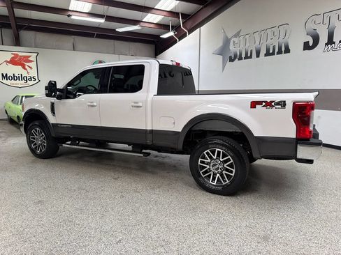 Used 2017 Ford F250 Lariat w/ Lariat Value Package AWD/4WD image 4