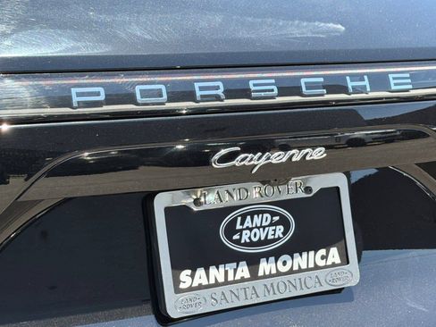 Used 2023 Porsche Cayenne AWD/4WD image 14