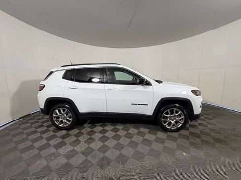 Certified 2022 Jeep Compass Latitude AWD/4WD image 5