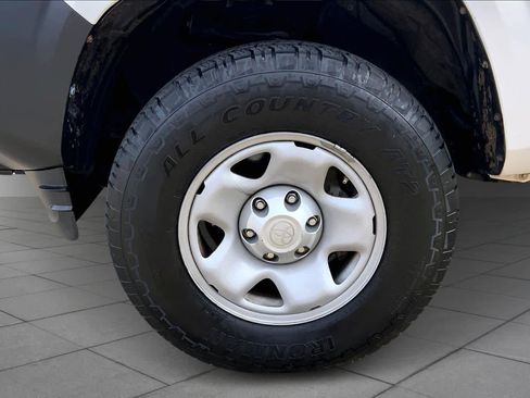 Used 2019 Toyota Tacoma SR image 7