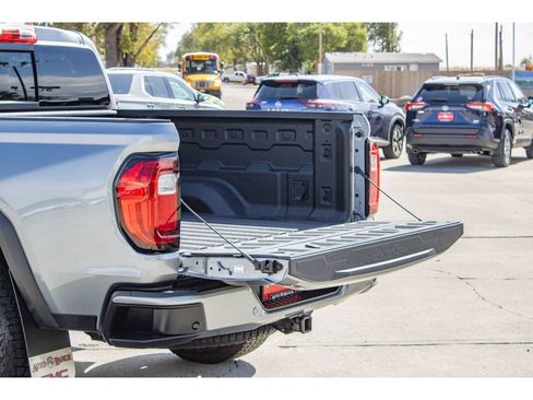 Used 2024 GMC Canyon Denali AWD/4WD image 10