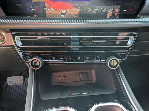 New 2026 Chevrolet Traverse High Country image 21