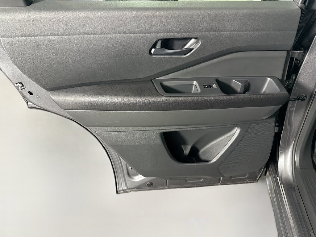 Used 2024 Nissan Pathfinder SV FWD image 25