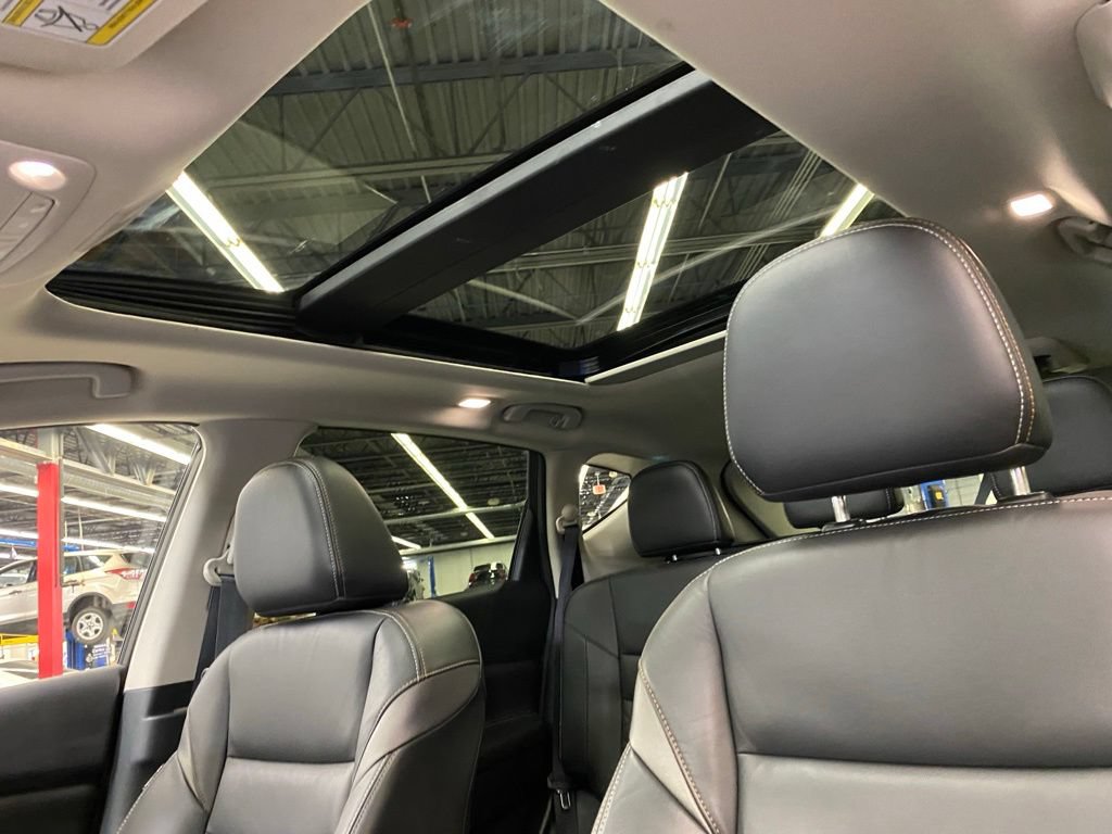 Used 2022 Volvo XC60 B5 Momentum AWD/4WD image 18