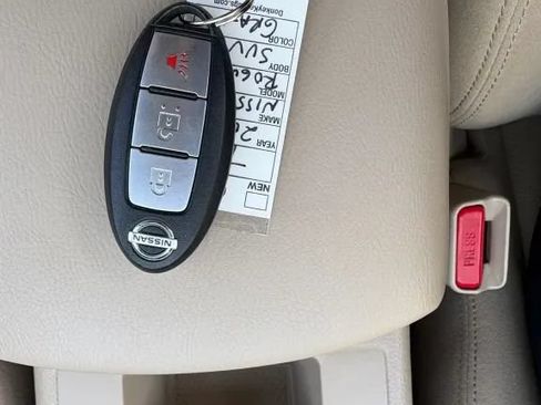 Used 2016 Nissan Rogue SV AWD/4WD image 22