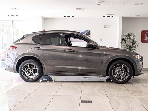 Used 2023 Alfa Romeo Stelvio Ti AWD/4WD image 9