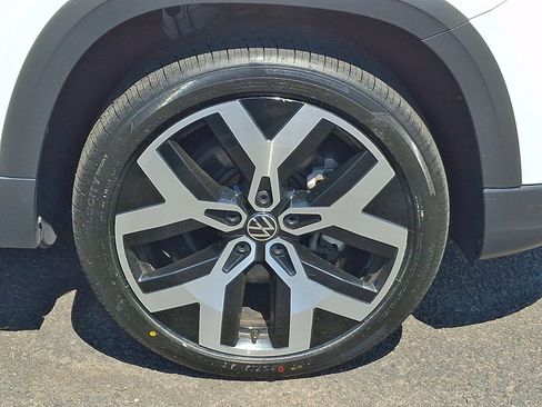 Used 2022 Volkswagen Taos SEL AWD/4WD image 26