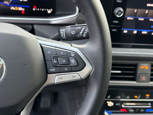 New 2026 Volkswagen Taos SE FWD image 10
