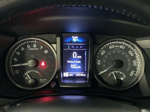 Used 2022 Toyota Tacoma TRD Sport w/ Technology Package image 17