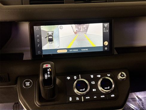 Used 2024 Land Rover Defender 90 X-Dynamic SE image 14