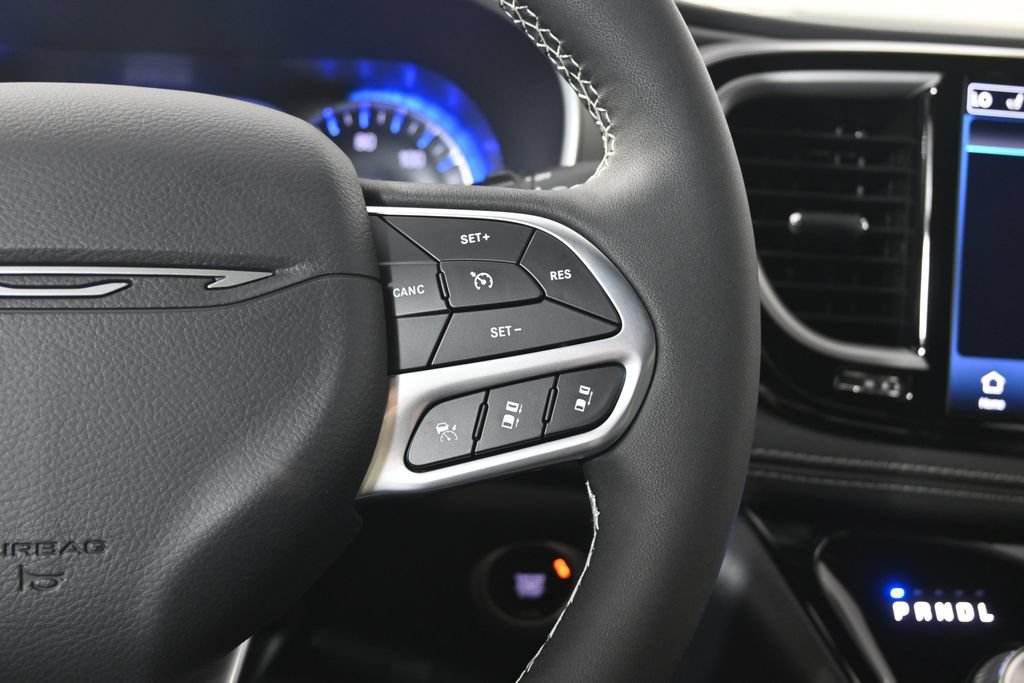 New 2027 Chrysler Pacifica Select AWD/4WD image 38