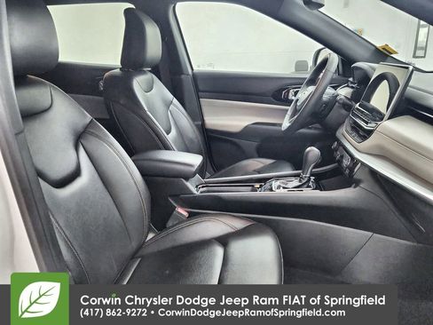 Certified 2024 Jeep Compass Limited image 32
