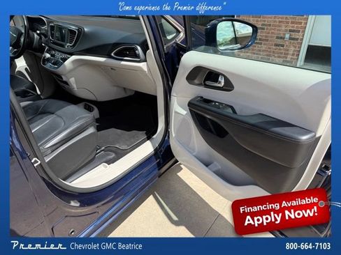 Used 2020 Chrysler Pacifica Touring-L FWD image 20