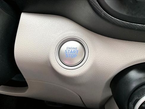 Certified 2025 Hyundai Venue SEL FWD image 35