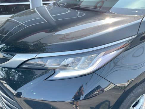 Used 2026 Toyota Sienna Limited FWD image 20