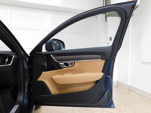 Used 2026 Volvo V90 B6 Cross Country Ultra image 89