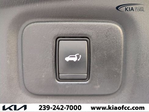 Used 2020 Nissan Pathfinder SL image 12