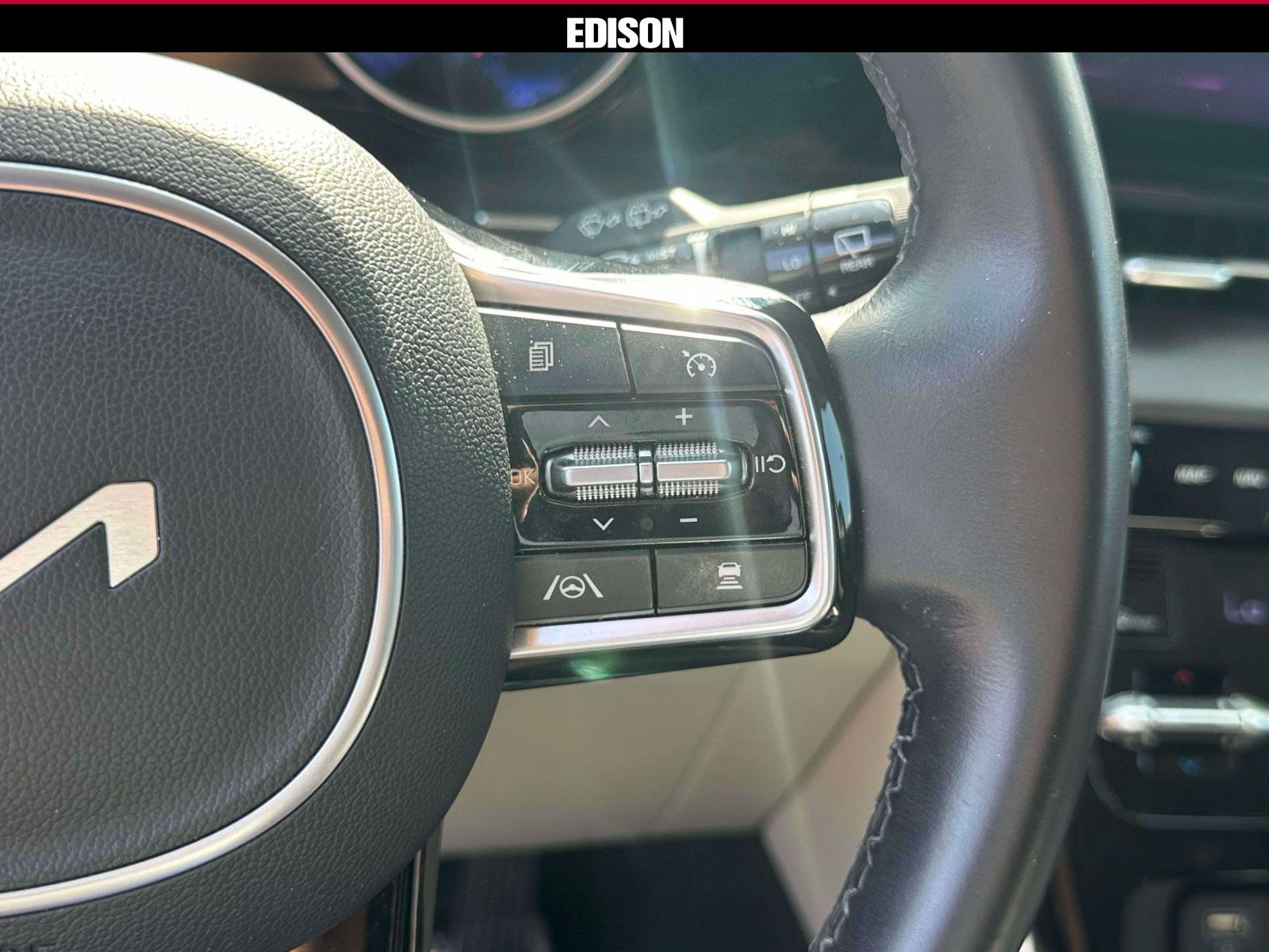Used 2024 Kia Carnival EX FWD image 21