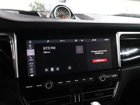 Used 2020 Porsche Macan image 32