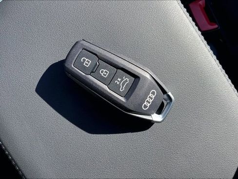 Used 2025 Audi Q5 Prestige image 14
