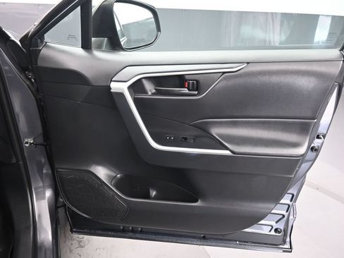 Used 2021 Toyota RAV4 LE FWD image 36