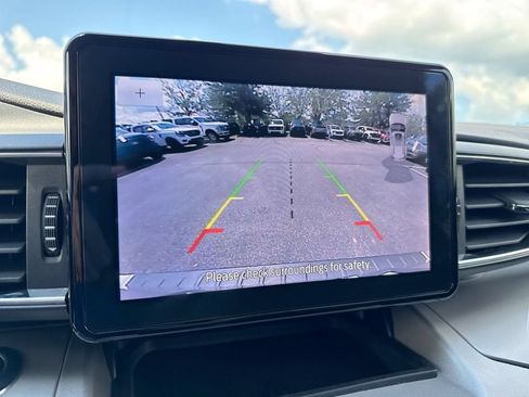 Used 2023 Ford Explorer XLT w/ Equipment Group 202A AWD/4WD image 15