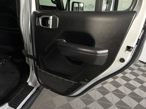 Used 2023 Jeep Gladiator Rubicon w/ LED Lighting Group AWD/4WD image 30