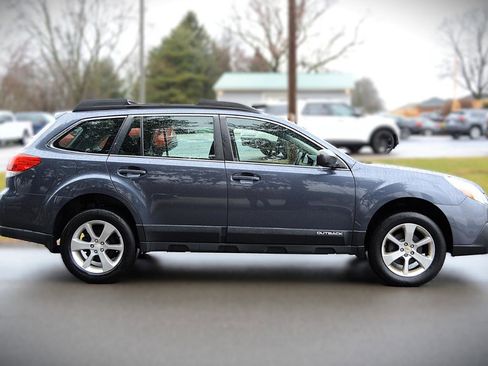 Used 2014 Subaru Outback 2.5i w/ Alloy Wheel Package image 4