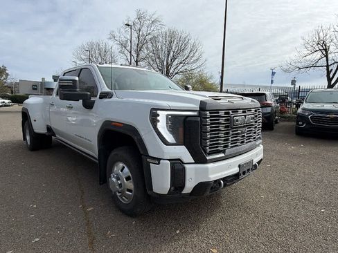 Used 2025 GMC Sierra 3500 Denali Ultimate image 3