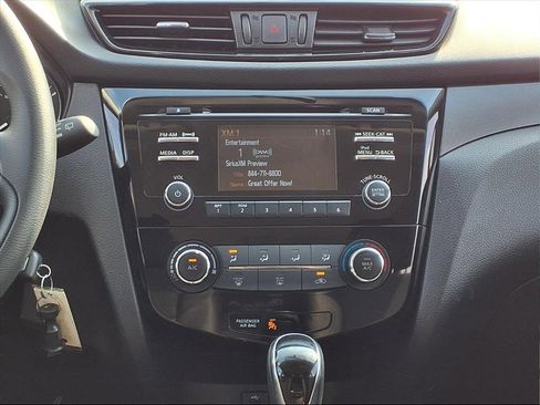 Used 2018 Nissan Rogue Sport S image 17