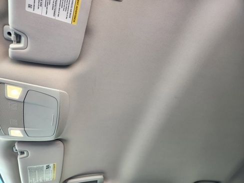 Used 2022 Ford Edge SE image 25