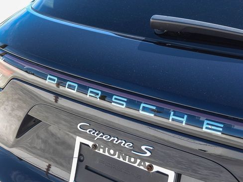 Used 2019 Porsche Cayenne S w/ Premium Package AWD/4WD image 8