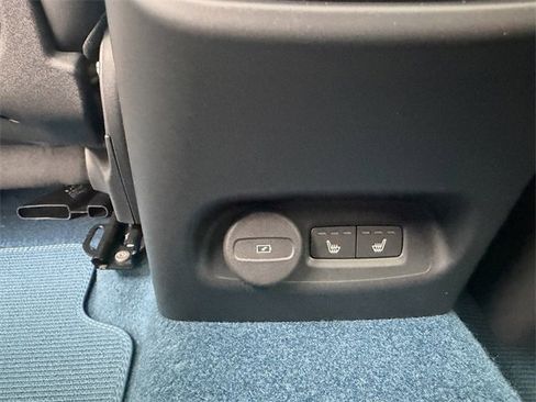 Used 2023 Volvo C40 P8 Recharge Ultimate image 11