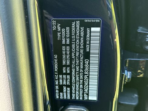 Certified 2023 Porsche Macan S AWD/4WD image 32