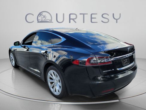 Used 2018 Tesla Model S 75D AWD/4WD image 2